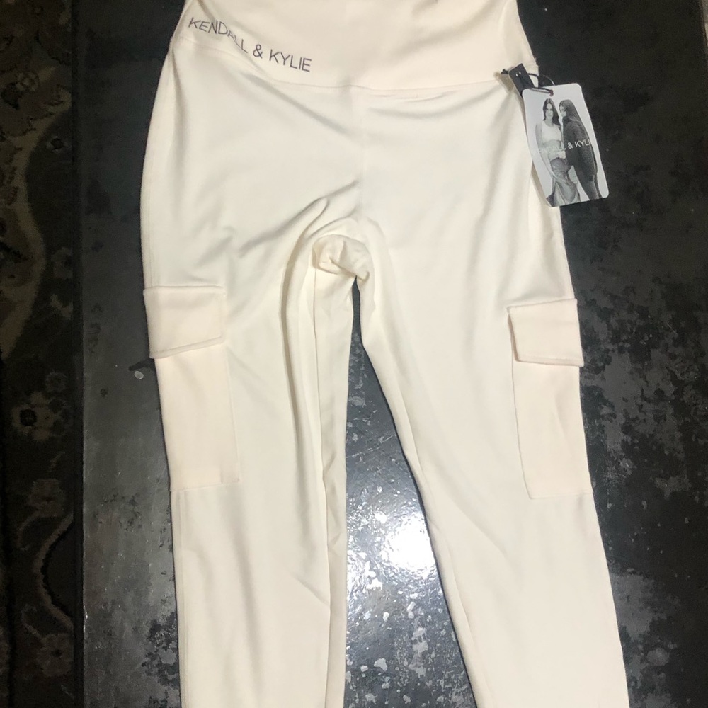 Kendall & Kylie Daisy white Cropped Logo Leggings size M